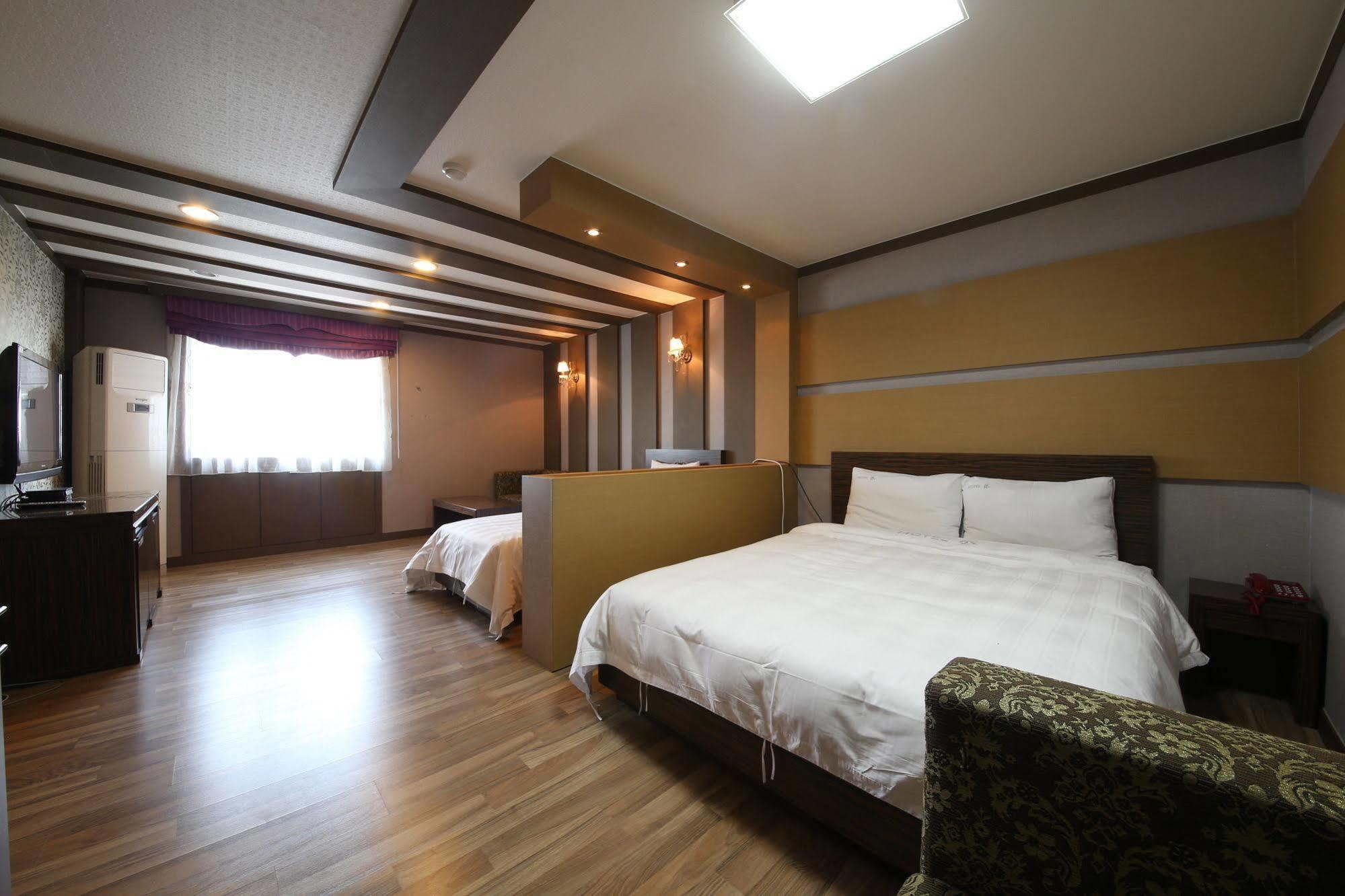 Yes Motel Gunsan Exterior photo