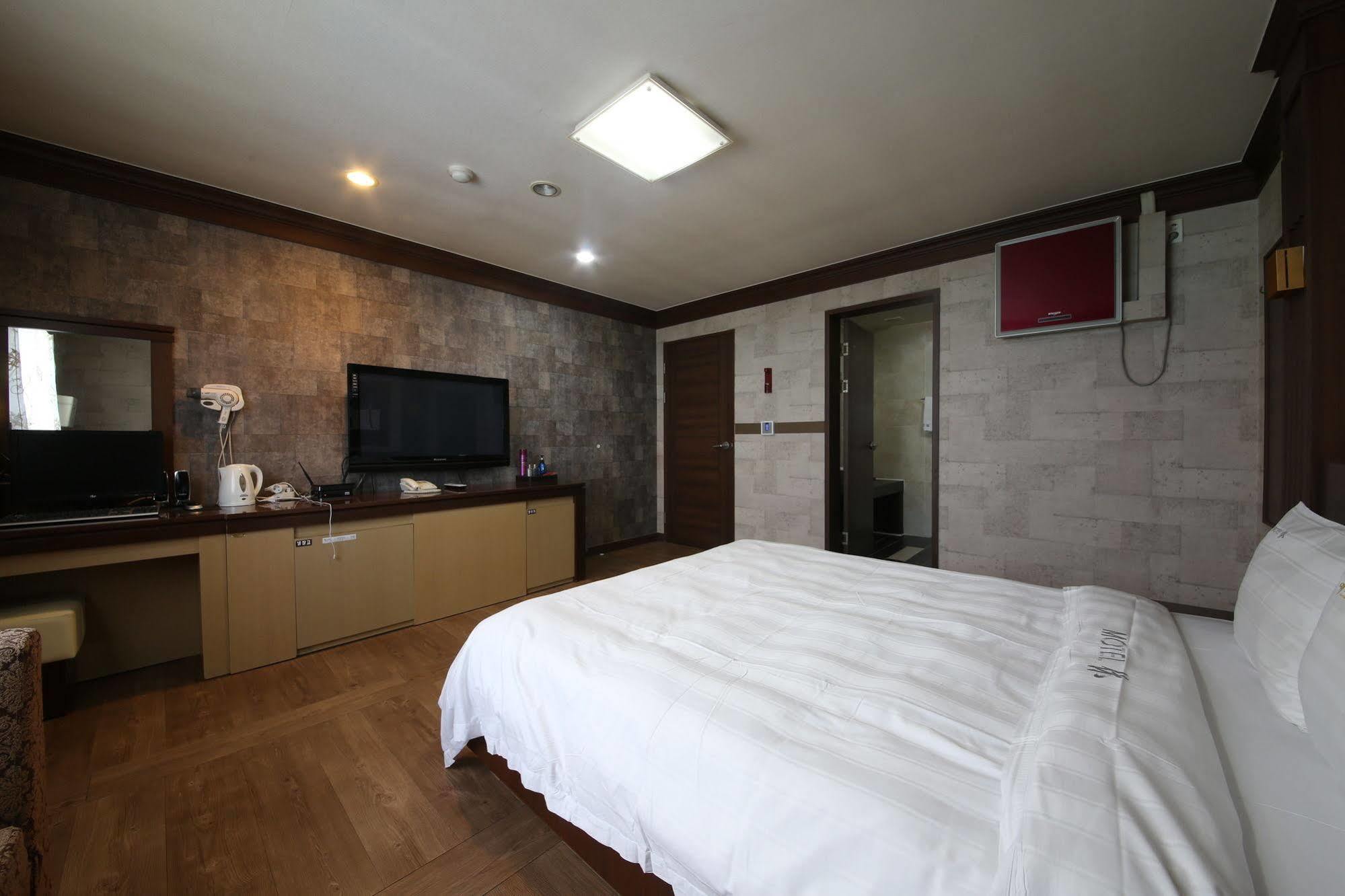 Yes Motel Gunsan Exterior photo
