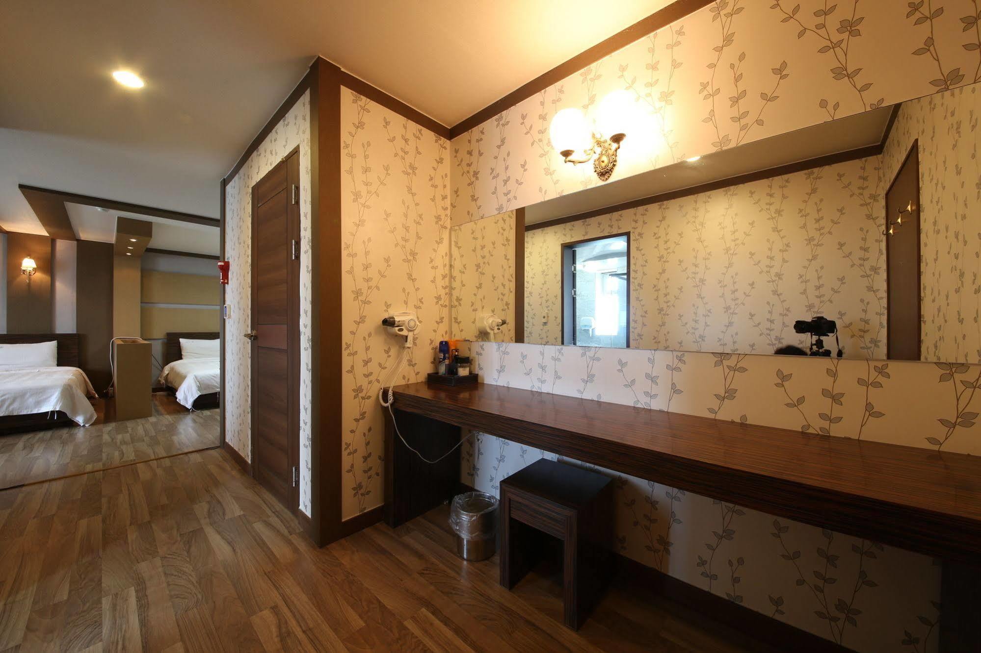 Yes Motel Gunsan Exterior photo